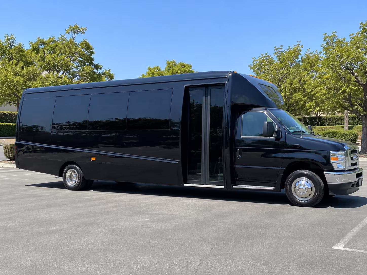 bus rentals to tampa bay buccaneers and usf games at raymond james stadium